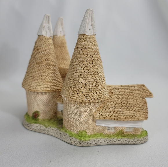 David Winter Cottage - 1981 - Triple Oast - Picture 6 of 14